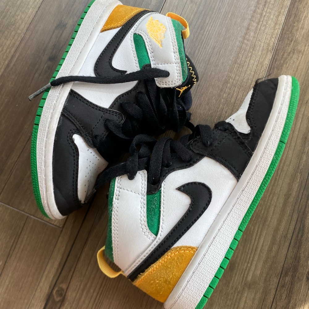Little kids Nike Air Jordan shoes. Size 11.5C. Used in great condition.